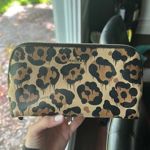 Coach Large Cosmetic Case - Spray paint leopard